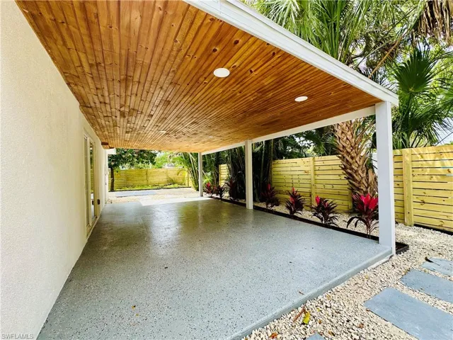 2926 Holly RD, FORT MYERS FL 33901