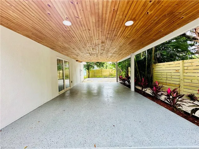 2926 Holly RD, FORT MYERS FL 33901
