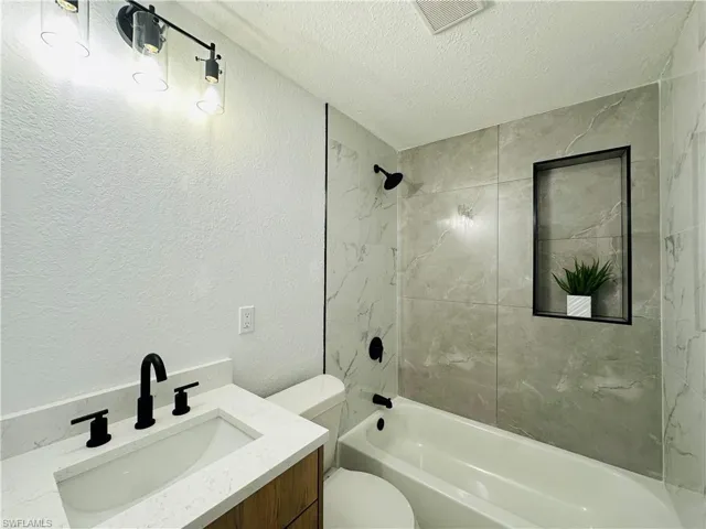 2926 Holly RD, FORT MYERS FL 33901