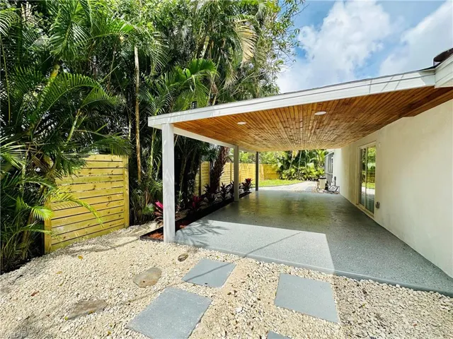 2926 Holly RD, FORT MYERS FL 33901
