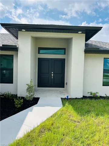 Entrance to property with a yard