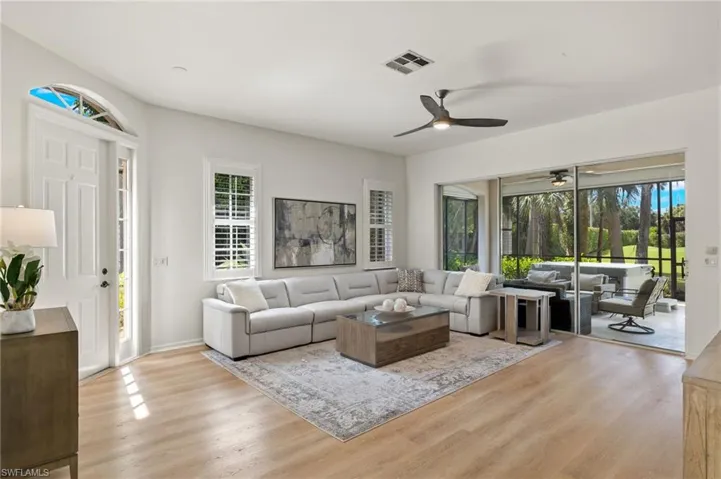 Open living room / kitchen floor plan