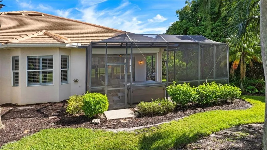 Back of house featuring a lanai