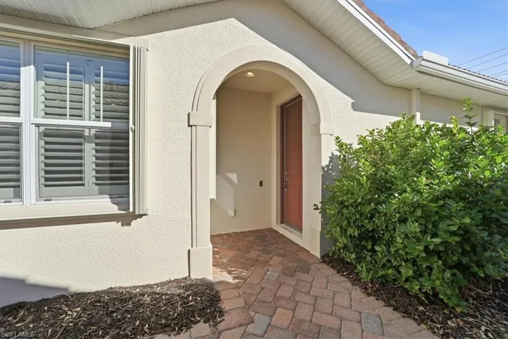 13390  Kent  ST, Naples, FL 34109