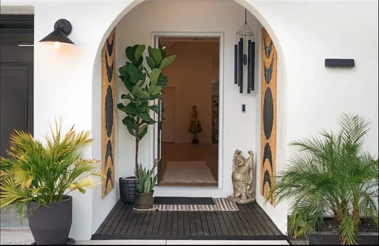 View of exterior entry with stucco siding
