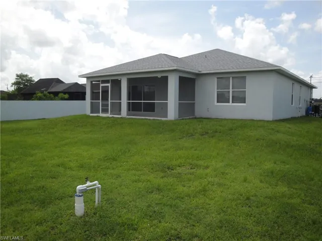 Huge backyard with plenty of room for a pool or other...