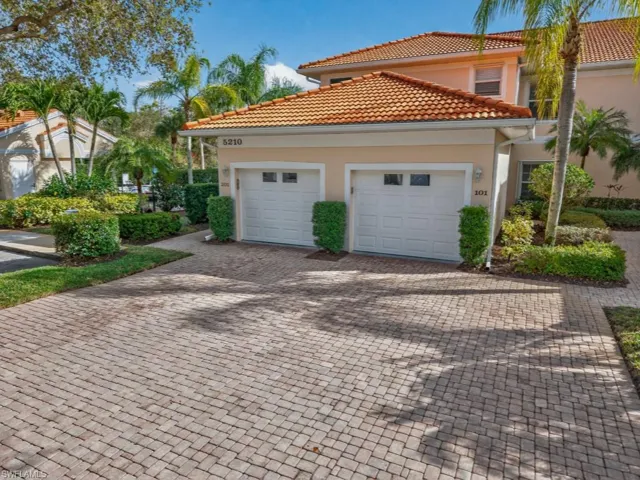 5210  Birmingham  DR, Naples, FL 34110