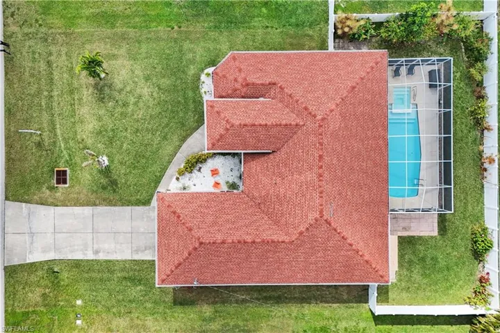 Birds eye view of property