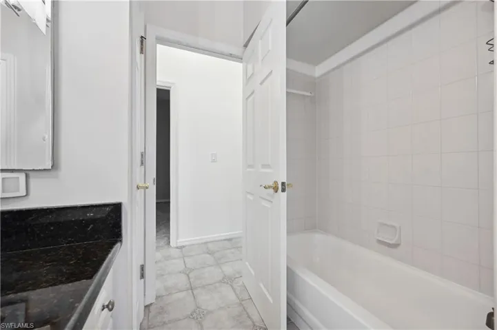 Full bathroom / Pool Bath Entrance