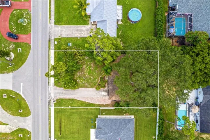 Aerial view of property and surrounding area featuring property parcel outlined