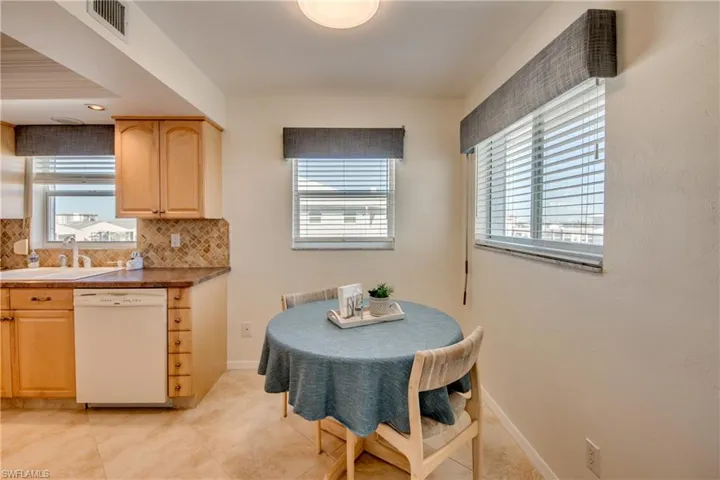Kitchen breakfast room, could use as office