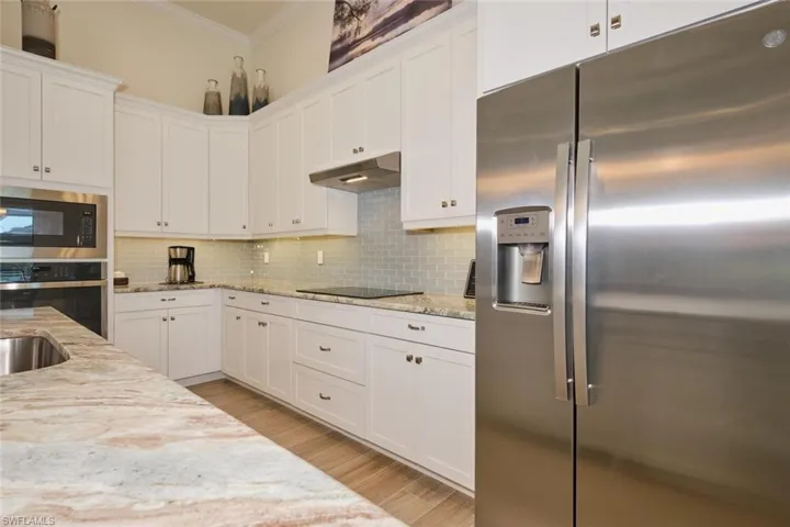Kitchen with 42" upper cabinets and crown molding, refrigerator w/icemaker