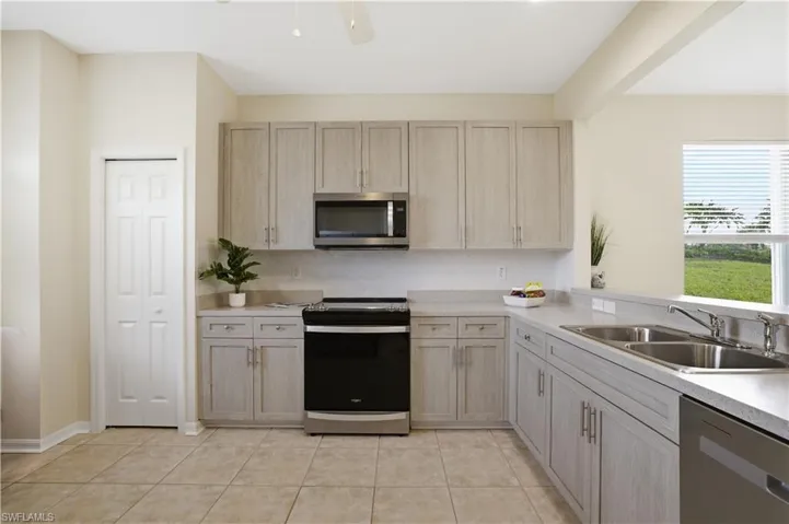 11334 Lakeland Cir, Fort Myers, Florida 33913
