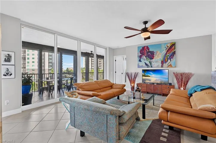445 Cove Tower Dr 504, Naples, Florida 34110