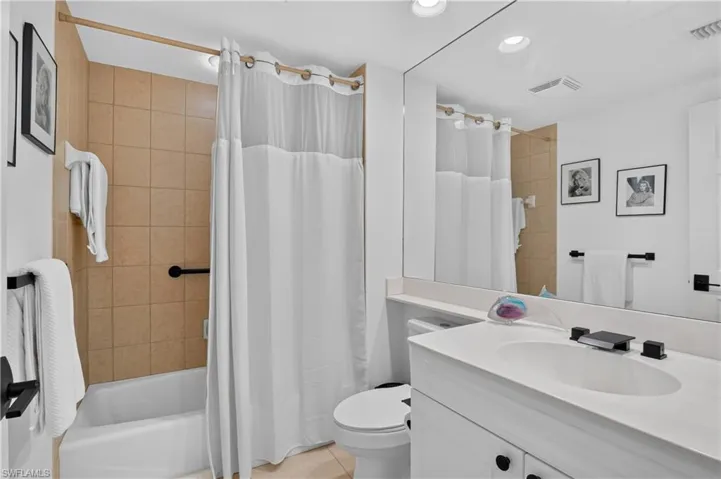 445 Cove Tower Dr 504, Naples, Florida 34110
