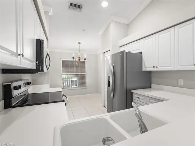 Kitchen with Eat In Kitchen Area