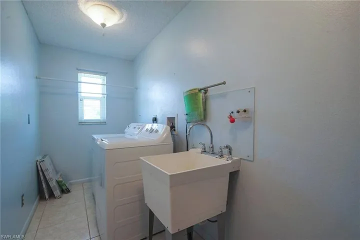 1301 Se 26th Ter, Cape Coral, Florida 33904