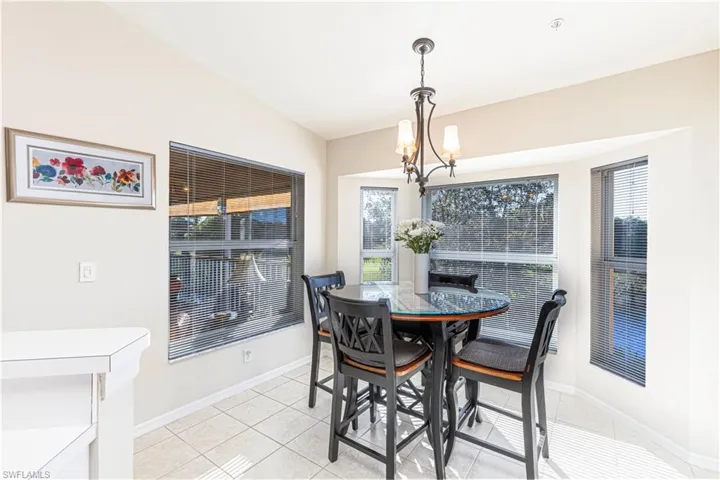 Tiled Eat in Kitchen area with a chandelier and lofted ceiling