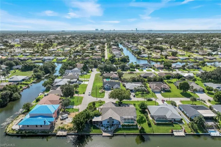 204 Se 20th Pl, Cape Coral, Florida 33990