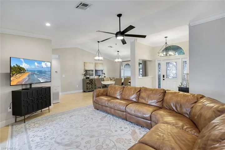 204 Se 20th Pl, Cape Coral, Florida 33990