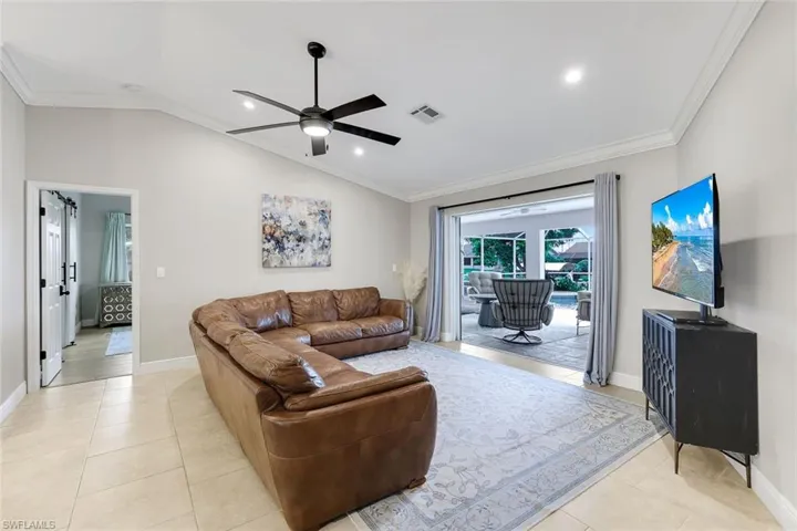 204 Se 20th Pl, Cape Coral, Florida 33990