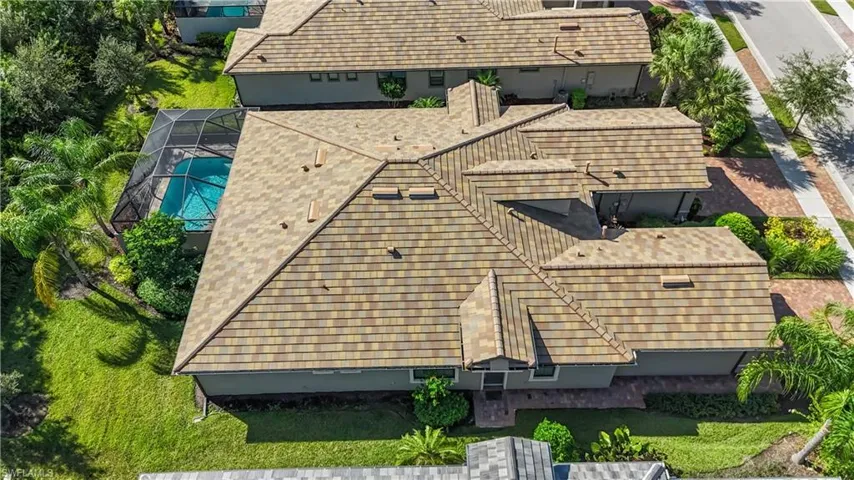 Birds eye view of property