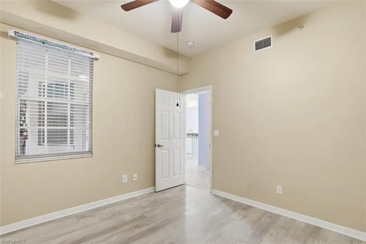 Unfurnished room featuring light wood-style flooring and ceiling fan