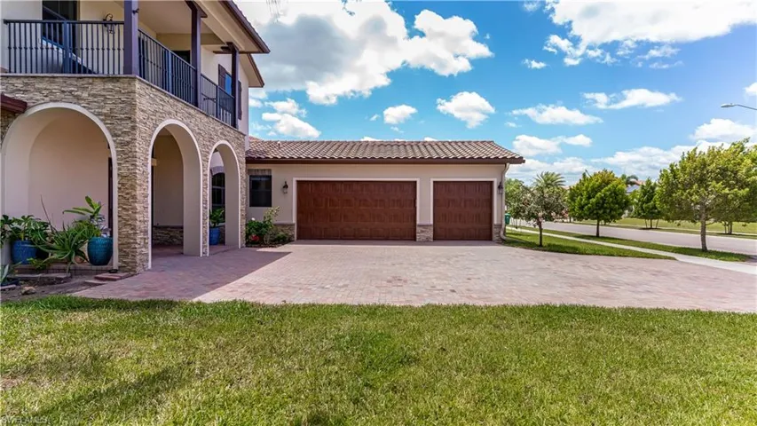 3 car garage.