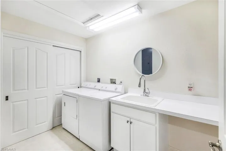 Laundry room with sink