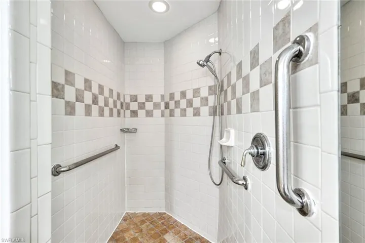 3332  White  BLVD, Naples, FL 34117