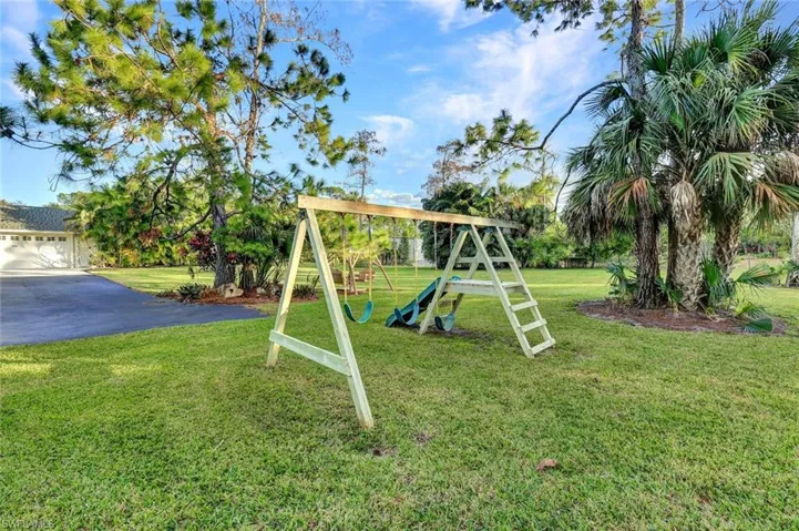3332  White  BLVD, Naples, FL 34117