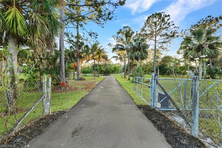 3332  White  BLVD, Naples, FL 34117