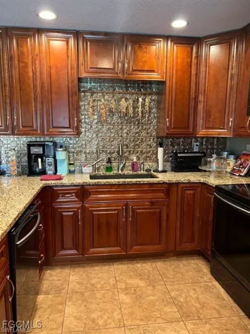 826  B  RD, Labelle, FL 33935