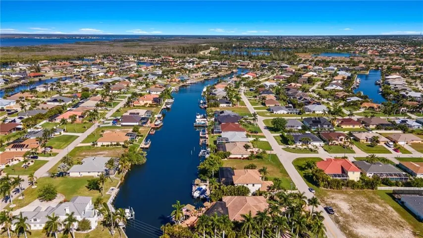 2710 Sw 27th Pl, Cape Coral, Florida 33914