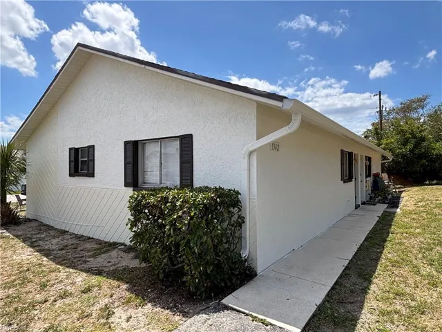 1342 Se 2nd Ave 2, Cape Coral, Florida 33990