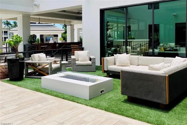 outdoor lounge