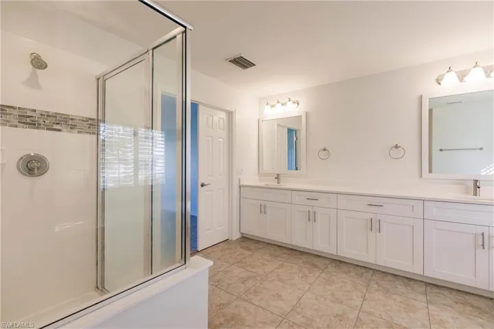 Huge Main Bathroom
