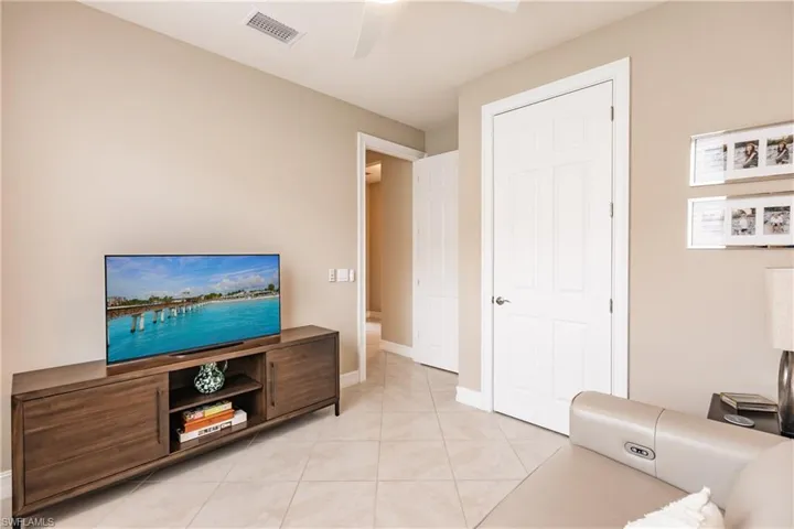 3341 Acapulco CIR, CAPE CORAL FL 33909