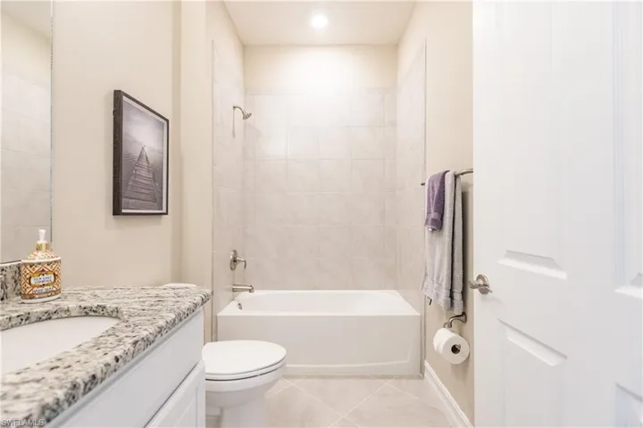 3341 Acapulco CIR, CAPE CORAL FL 33909