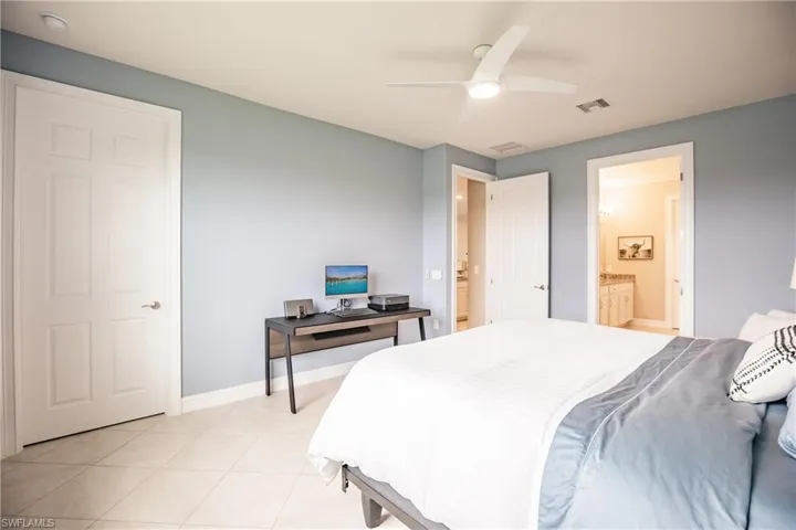 3341 Acapulco CIR, CAPE CORAL FL 33909