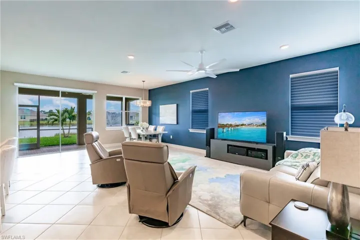 3341 Acapulco CIR, CAPE CORAL FL 33909