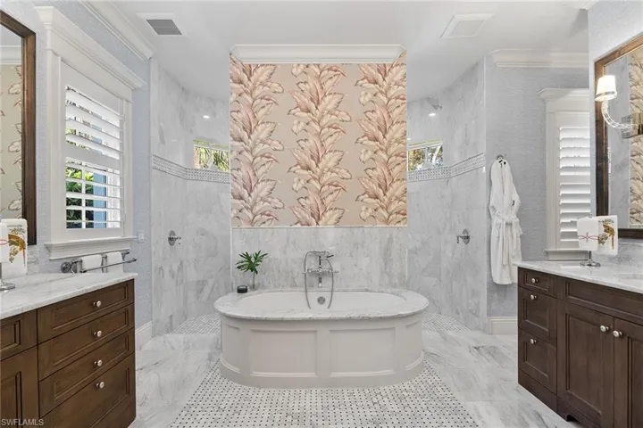 530 1st Ave N, Naples, Florida 34102