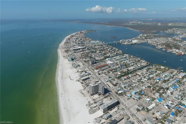 81 Mango St, Fort Myers Beach, Florida 33931