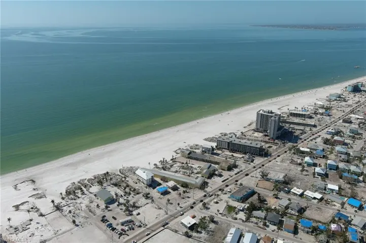 81 Mango St, Fort Myers Beach, Florida 33931