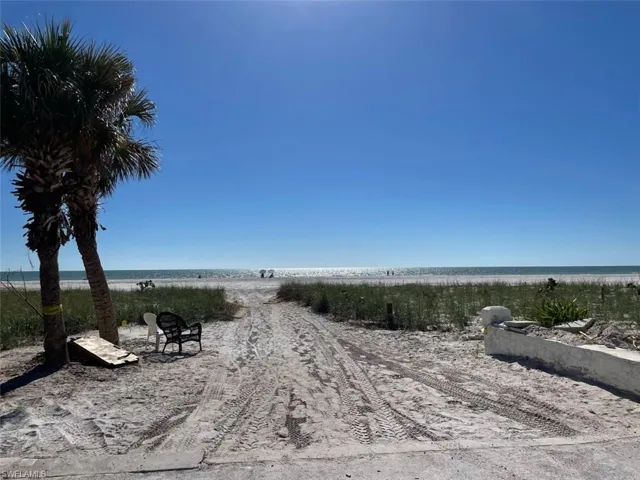 81 Mango St, Fort Myers Beach, Florida 33931