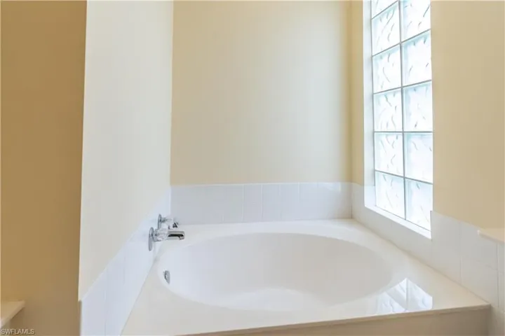 7337  Donatello  CT, Naples, FL 34114