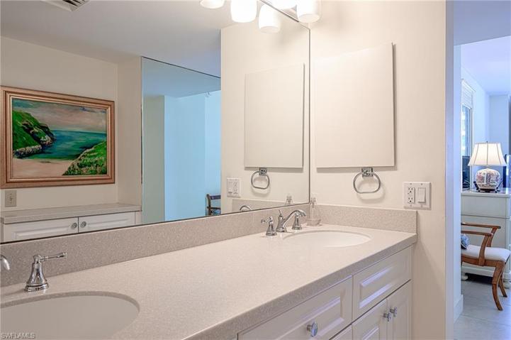 Double sinks in Master Bath area