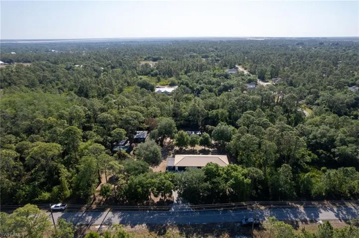 Drone / aerial view with a view of trees