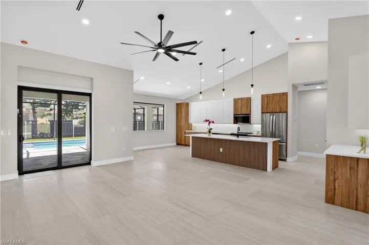 812 SW 14th  AVE, Cape Coral, FL 33991