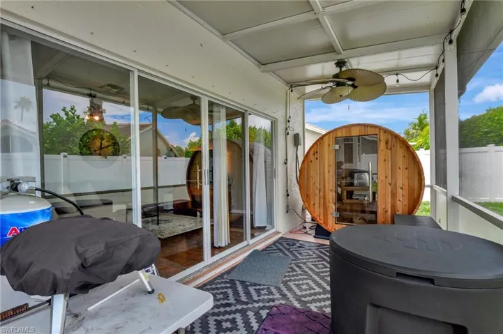 Screened lanai with sauna